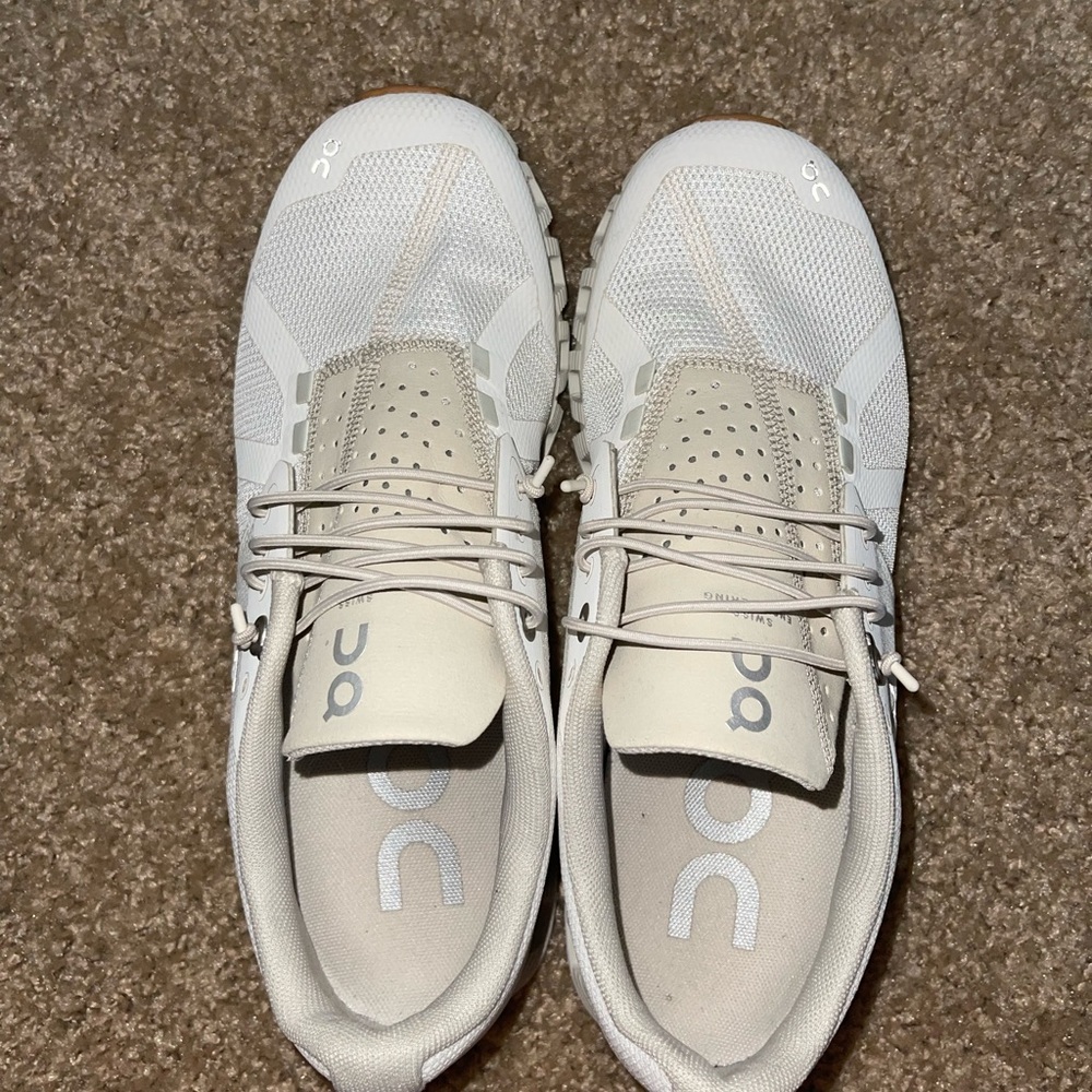 On cloud Running shoes